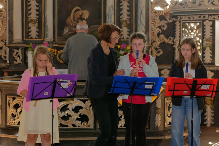 Die letzten Proben vor dem Auftritt im Gottesdienst in Iven