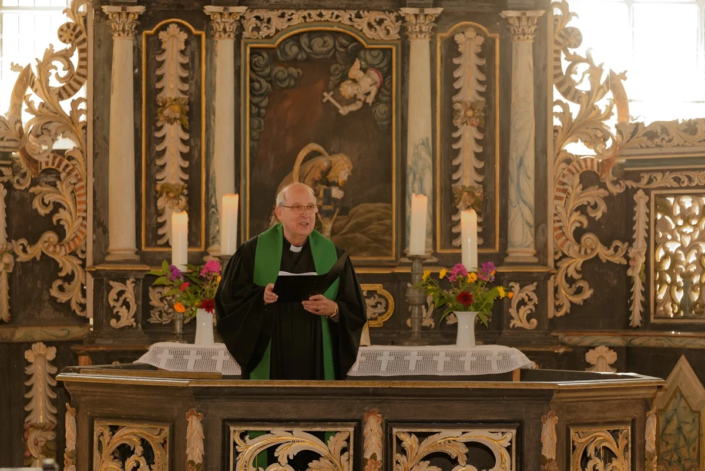 Prädikant Burkhard Fröhlich im Gottesdienst in Iven am 14.07.2024